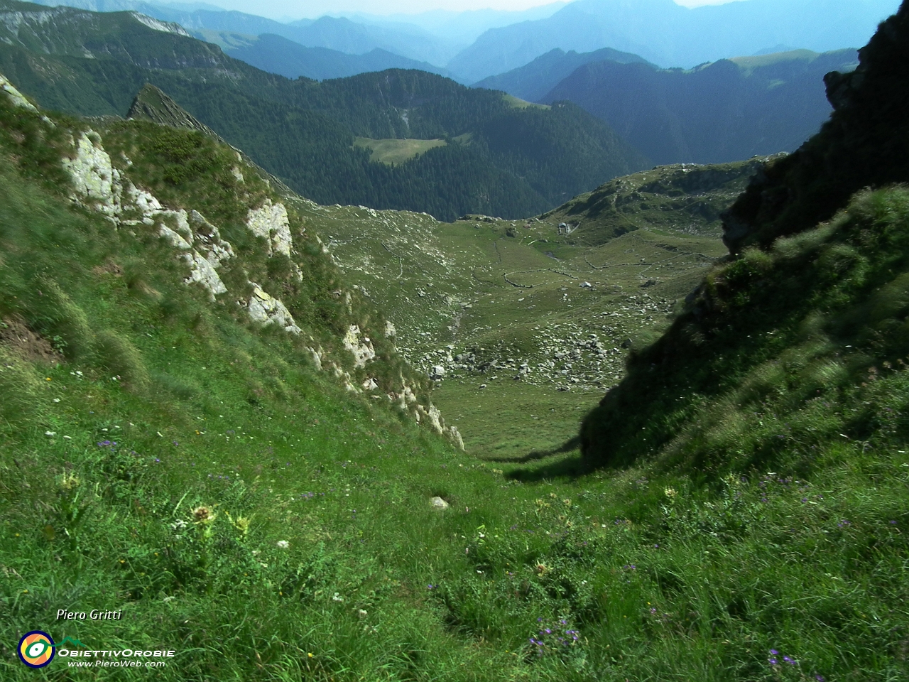 89 non torno alla Bocchetta di Budria, ma scendo a vista da questo canalino....JPG